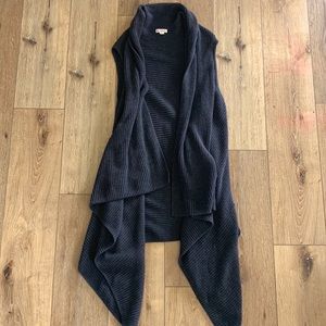 Sleeveless cardigan sweater